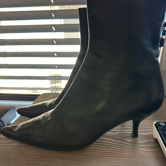 Chanel ankle leather pointed toe size 40 boots - Picture 3 of 11